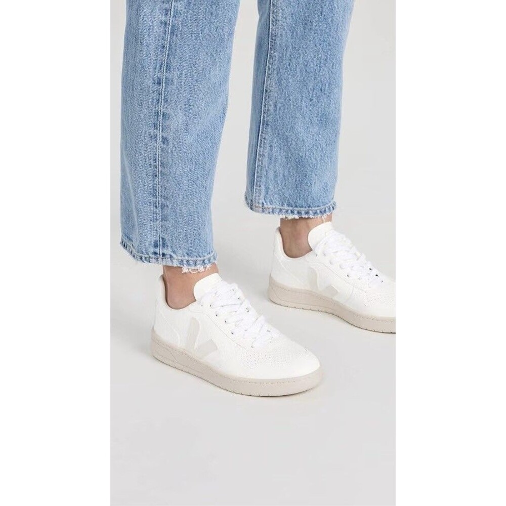 VEJA V-10 Sneakers Size 8 White off White Minimalist Preppy Casual Streetwear